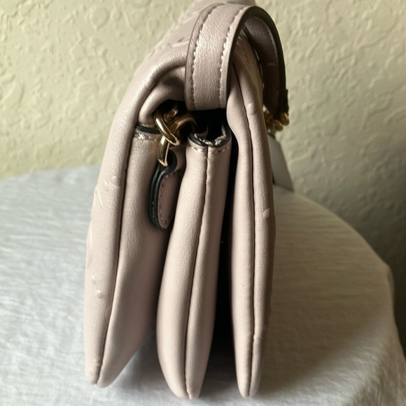 Nine West: Dixie Little shoulder bag with gold tone strap - Picture 4 of 16